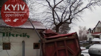 В Киевской области грузовик разгромил ресторан (фото)