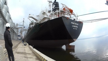 В Николаевском морпорту зафиксировали загрязнение воды: экоинспекторы заявили, что их не допустили на иностранное судно