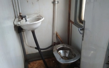 Мусор, вонь, отсутствие отопления и воды: Поездка запорожской электричке только для экстремалов. Фоторепортаж