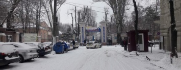 В Одессе полсотни вооруженных людей ворвались в санаторий "Лермонтовский" (ФОТО, ВИДЕО)