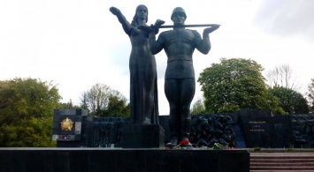 Декоммунизация: Львов решил убрать Монумент Славы и сдать в «музей террора»