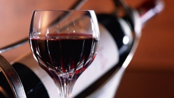 Исследование: красное вино спасает зубы от кариеса