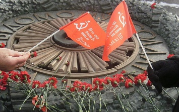 В центре Киева, несмотря на запрет властей, ветераны отметили 23 февраля