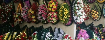 Власти Павлограда указали, где можно продавать цветы на поминальные дни