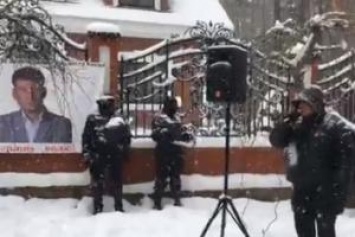 Активисты объявили о начале бессрочной акции протеста под домом генпрокурора Луценко