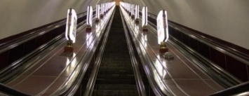 В киевском метро предлагают вернуть светильники без рекламы