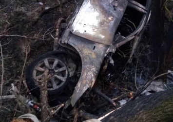 На феодосийской трассе сгорел Infiniti, водитель автомобиля погибла (ФОТО)