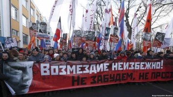 Москва: на «марше Немцова» силовики изымали плакаты «Я против аннексии Крыма»