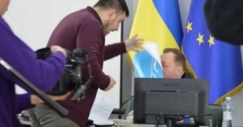 "Ущипну Вас за ж*пу": в Луцке депутаты устроили драку во время сессии горсовета (фото, видео)