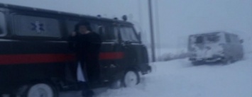 За полдня на Сумщине спасатели вытащили из снеговых ловушек уже 8 автомобилей