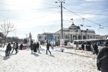 Третий день апокалипсиса в Одессе: очищенные дороги, забытые Богом переулки и тротуары, и невидимая посыпка (фото)