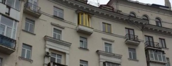 "Я це люблю": киевлянин раскрасил балкон в цвета известного бренда