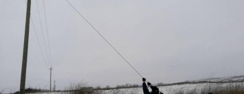 В Луганской области восстановили поврежденную российскими оккупантами линию электропередач (ФОТО)