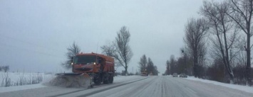 Снегопад на Харьковщине: в нескольких районах дороги до сих пор не расчищены