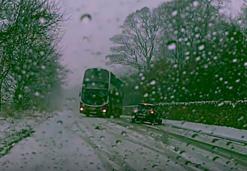 Водитель автобуса 80 уровня мастерски избежал ДТП (видео)