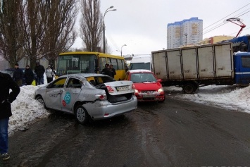 Масштабная авария в Киеве: есть пострадавший