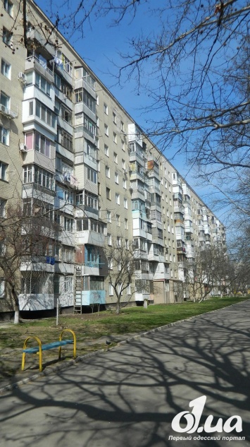 «Клюшка»: самый длинный и густонаселенный жилой дом в Одессе