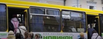 Шумахер 80 level: Одесская маршрутка объехала пробки по трамвайным путям (ВИДЕО)