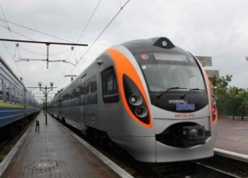 "Укрзализныця" запускает продажи билетов через интернет еще на два международных поезда