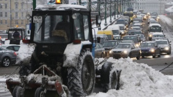У Кличко обещают утопающим в снегу киевлянам, что "в ближайшие годы" мэрия закупит снегоуборочную технику