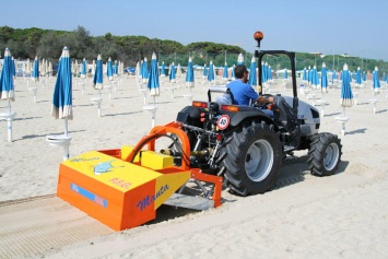 На пляжах Очакова будет чистый песок: служба благоустройства определилась с покупкой спецтехники