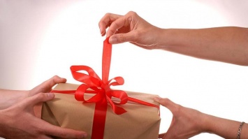 8 марта: сколько мужчины готовы потратить на подарок (инфографика)