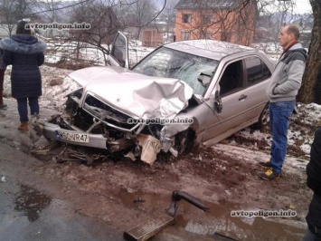 ДТП на Закарпатье: Mercedes на еврономерах вылетел на обочину и насмерть сбил ребенка. ФОТО