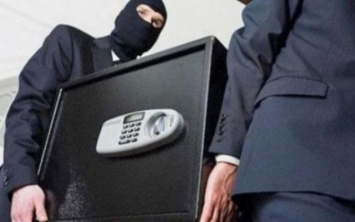 ЧП в Днепре: грабители вынесли сейф из банка