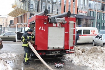 В одном из бизнес-центров Киева произошел пожар. Фото