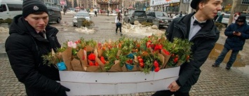 Весенний сюрприз от мэра: 8 Марта в Днепре всем женщинам дарили цветы