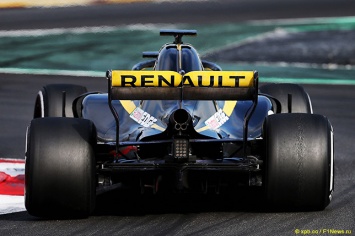 В Renault уверены в легальности выхлопной системы R.S.18