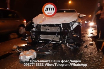 В Киеве произошло разрушительное ДТП с пострадавшими