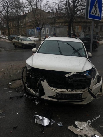 На «аварийном» перекрестке на Молдаванке произошло ДТП (фото, видео)