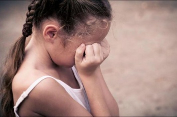 Как таких земля носит: 7-летняя девочка стала жертвой своих родителей-извращенцев