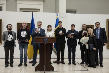 Порошенко вручил Шевченковскую премию лауреатам 2018 года