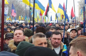Не до Шевченко: разъяренная толпа встречала Порошенко