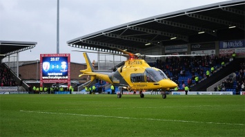 В Англии во время матча на поле приземлился вертолет (ФОТО, ВИДЕО)