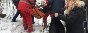 Неравнодушные жители Кривого Рога помогли в поисках мужчины, провалившегося в яму в районе станции скоростного трамвая (ФОТО)