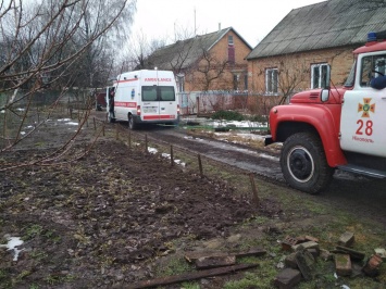 На Днепропетровщине машину скорой помощи вытаскивали из грязи