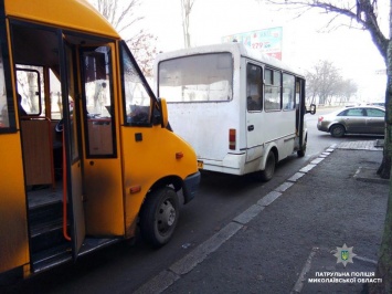 Вынуждены ждать транспорт по полчаса, - николаевцы вновь жалуются на работу маршрутчиков