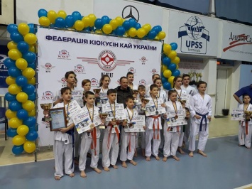 Спортсмены из Первомайска взяли 14 медалей на Первенстве Украины по киокушин карате