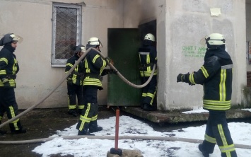 В одной из многоэтажек Северодонецка "адским пламенем" горел мусоросборник (Фото)