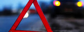 В Черниговской области водитель "ВАЗа" врезался в стоявший на обочине автомобиль