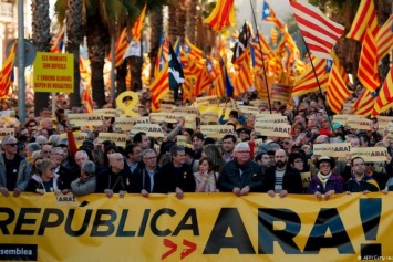 Каталонцы возобновили протесты за независимость