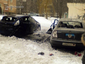 В центре Донецка взорвался автомобиль - пострадал 1 человек. ФОТО