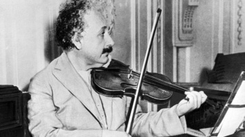 Знаменитую скрипку Эйнштейна продали за баснословные деньги