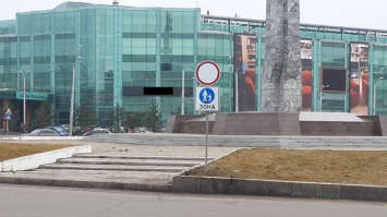 Одесса: на площади 10 Апреля восстановили поврежденные дорожные знаки