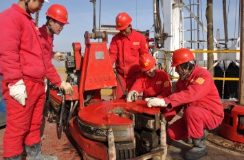 Китайская компания начала бурение газовой скважины в Украине