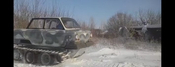 И по снегу, и по бездорожью: автолюбитель поставил на «ЗАЗ» гусеницы вместо колес, - ВИДЕО