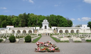 Во Львове произошел взрыв возле польского Мемориала орлят